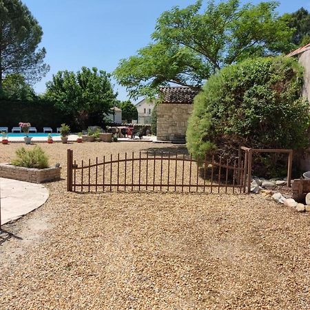 Gites et studios les cigales à Grospierres, piscine partagée, studio murier 2 personnes Esterno foto