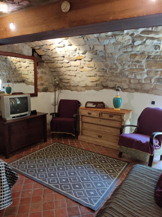 Gites et studios les cigales à Grospierres, piscine partagée, studio murier 2 personnes Esterno foto