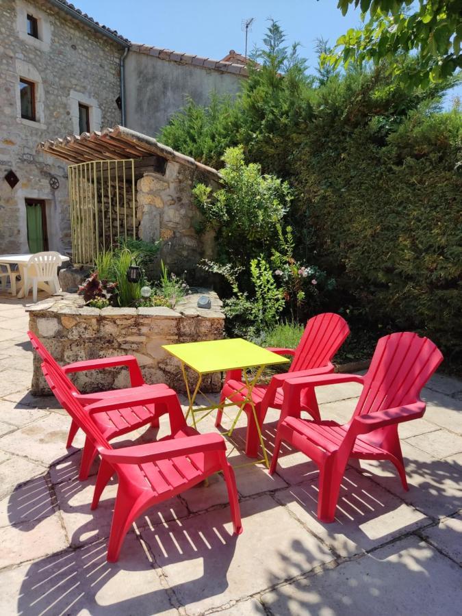 Gites et studios les cigales à Grospierres, piscine partagée, studio murier 2 personnes Esterno foto