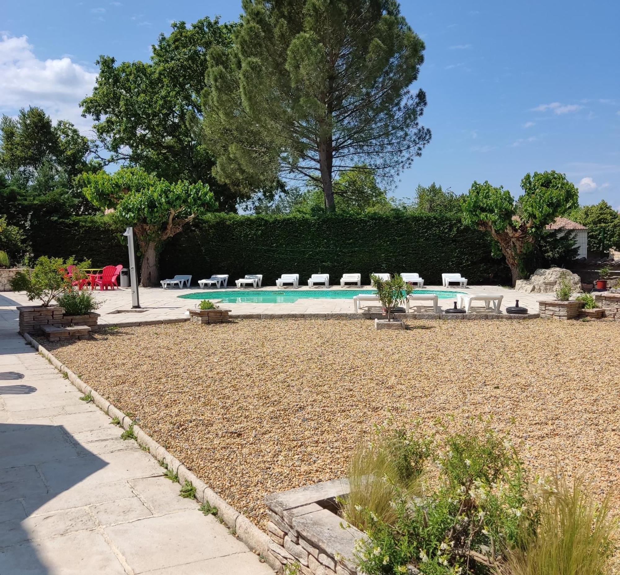 Gites et studios les cigales à Grospierres, piscine partagée, studio murier 2 personnes Esterno foto